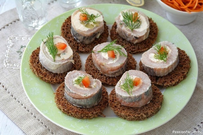 Закуска из сельди с сыром