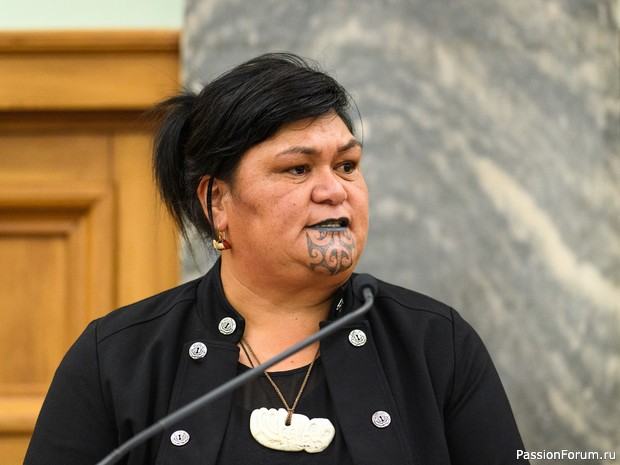 Самый необычный министр в мире: кто такая Наная Махута — политик из племени маори