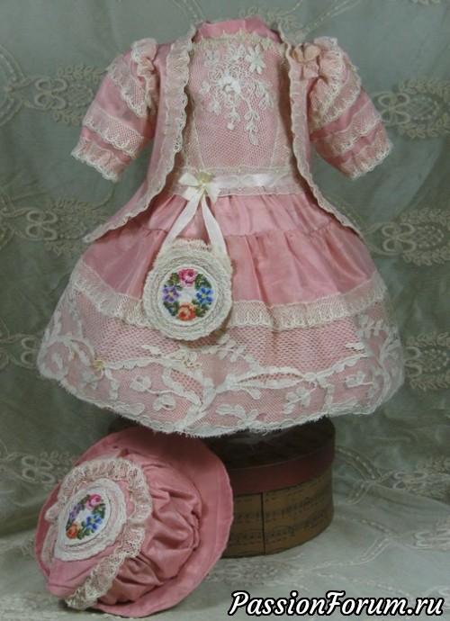 Антикварные куклы -Платья.+ выкройки