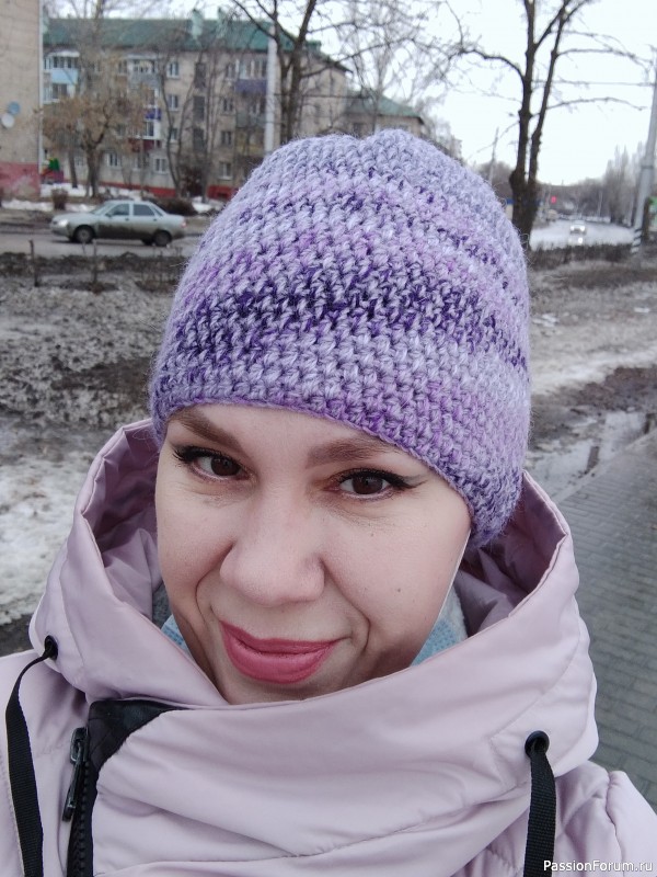 Опять связала сиреневую шапку, но уже по другому