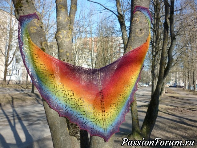Шаль получилась яркая и воздушная.
Размер 120 х 50 см.
Вес 49 грамм. Шаль получилась яркая и воздушная.
Размер 120 х 50 см.
Вес 49 грамм.