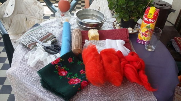 валяем варежки.продолжение