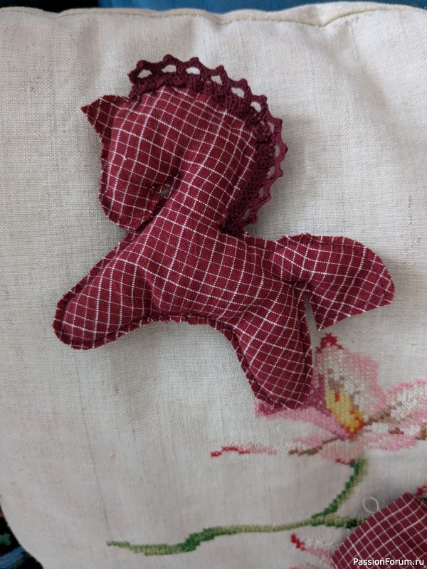 Шторы разные нужны...