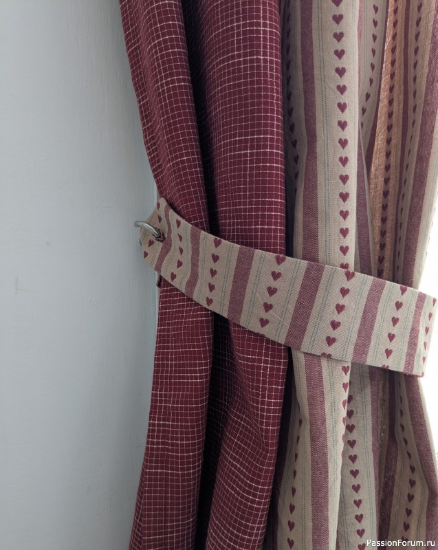 Шторы разные нужны...