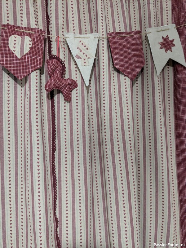 Шторы разные нужны...