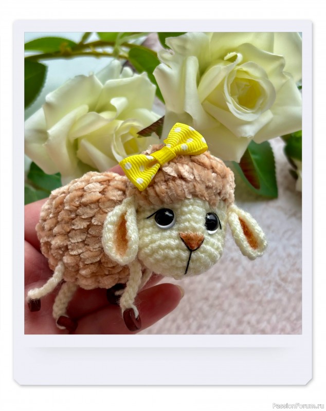 Брелок-подвеска овечка крючком