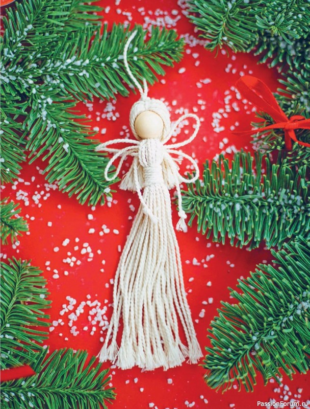 Коллекция проектов для рукодельниц в книге «Макраме на елку»