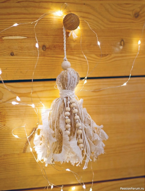 Коллекция проектов для рукодельниц в книге «Макраме на елку»