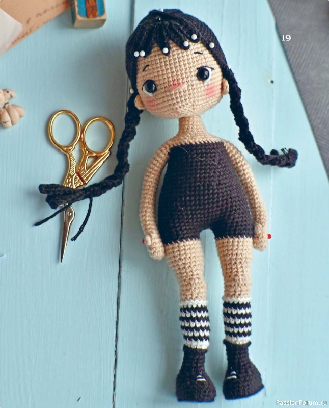 Вязаные проекты в книге &laquo;Киногуруми&raquo;.