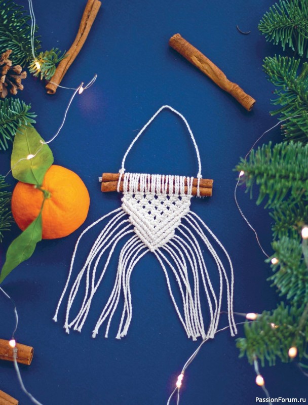 Коллекция проектов для рукодельниц в книге «Макраме на елку»