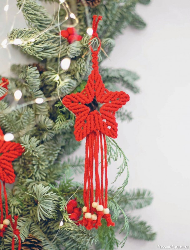 Коллекция проектов для рукодельниц в книге «Макраме на елку»