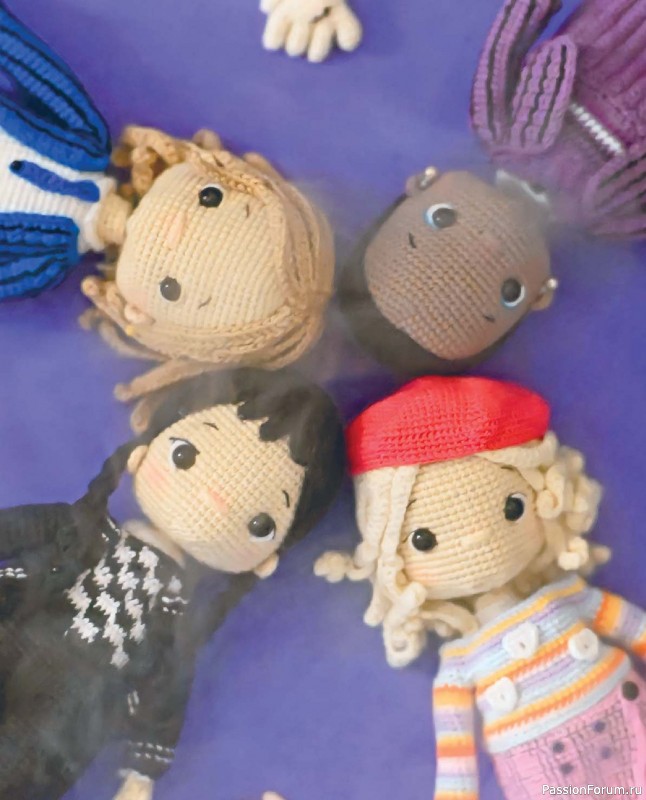 Вязаные проекты в книге &laquo;Киногуруми&raquo;.