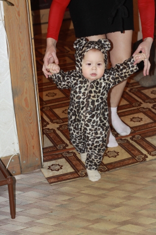 Леопардёнок. Вот на Новый год шила своему внуку костюм леопарда.