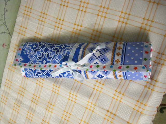 |
Закрутила, связала ленточкой и можно отложить до того времени, как пригодится что-нибудь из инструментов.
Этот оргнайзер я сшила в подарок. Надеюсь, что моей подруге он придётся по душе.
А себе тоже сошью такой. Надо же и мои рукодельные инструменты из коробочек и пакетиков в одно место собрать.
А Вам - спасибо за внимание!!! |
Закрутила, связала ленточкой и можно отложить до того времени, как пригодится что-нибудь из инструментов.
Этот оргнайзер я сшила в подарок. Надеюсь, что моей подруге он придётся по душе.
А себе тоже сошью такой. Надо же и мои рукодельные инструменты из коробочек и пакетиков в одно место собрать.
А Вам - спасибо за внимание!!!
