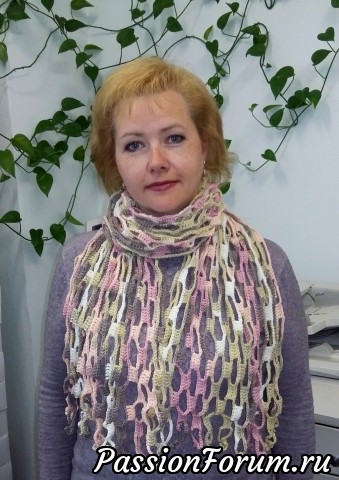 Шарфик ооочень простой вязки. Тоже получился пластичным. Шарфик ооочень простой вязки. Тоже получился пластичным.