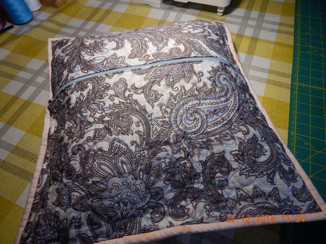 Декоративная наволочка на подушку "Рыбка"