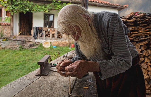 Дедушка Добри (98-летний нищий благотворитель)