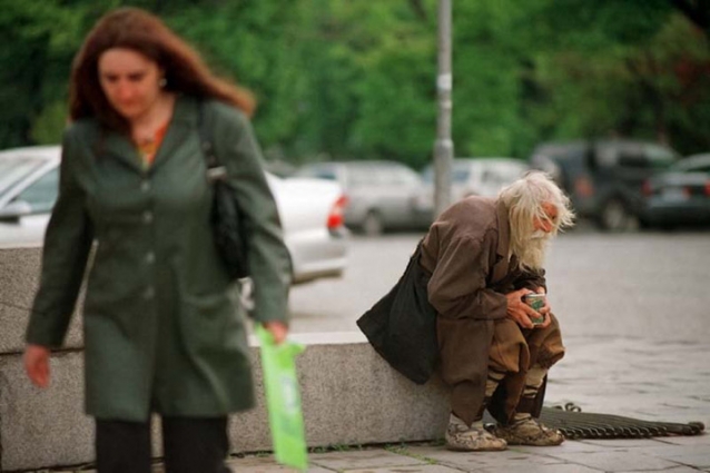 Дедушка Добри (98-летний нищий благотворитель)