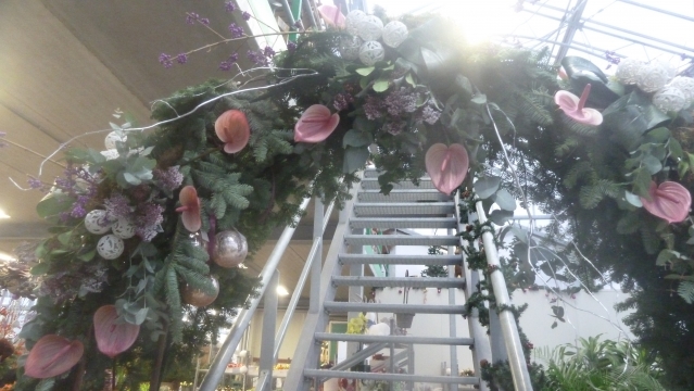 Цветочный магазин перед Рождеством.