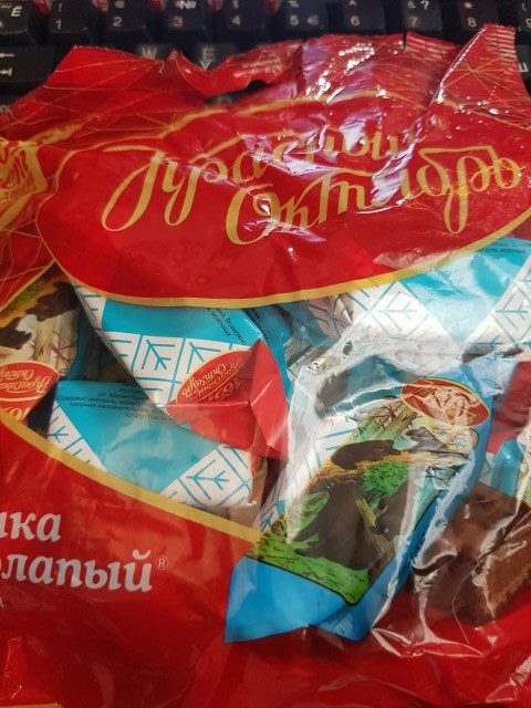 У меня особая любовь к "Трём Медведям"
Почему то только они напоминают мне детство. У меня особая любовь к "Трём Медведям"
Почему то только они напоминают мне детство.