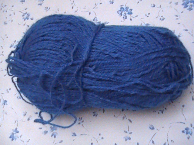 Разные нитки для вязания, вышивания.