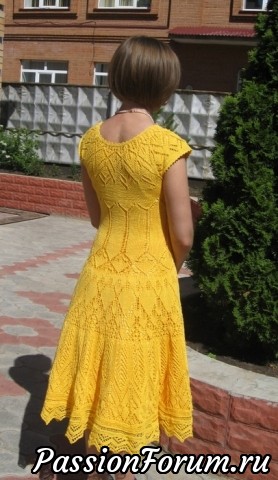 Ажурное желтое платье