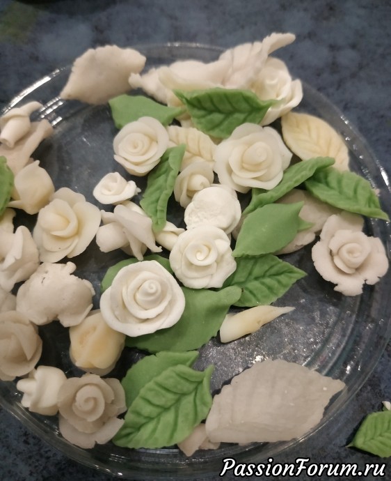 Чайный домик с белыми розами