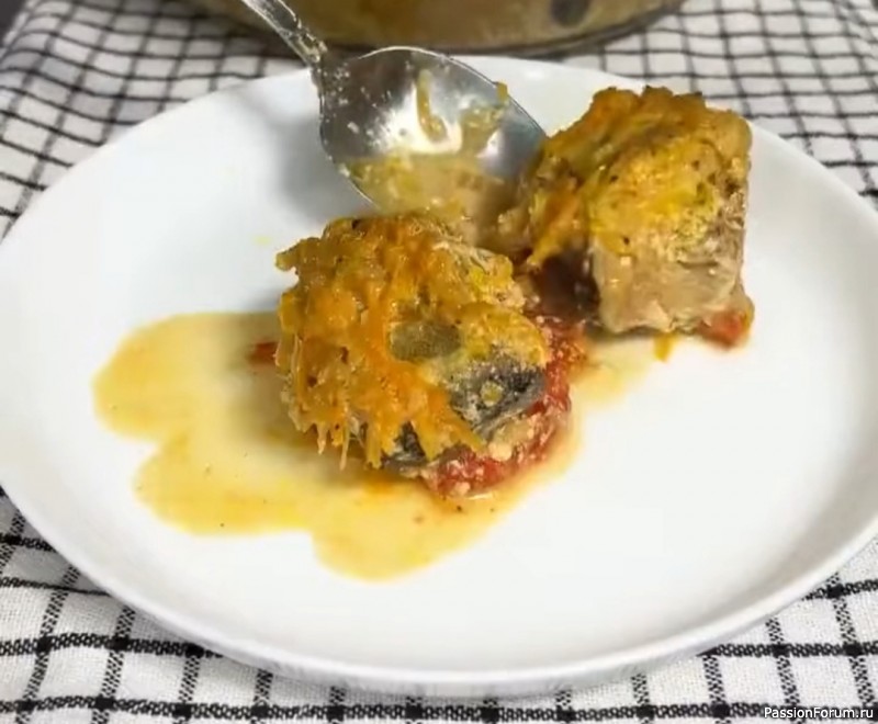 Нежный минтай с овощами в сметанном соусе
