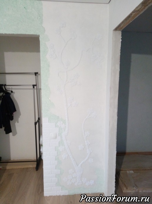На моей стене расцвела сакура.