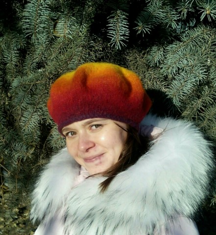 Зимние беретики и шапочки, все по 950 рублей