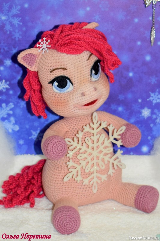 Маленькая пони (связана крючком)