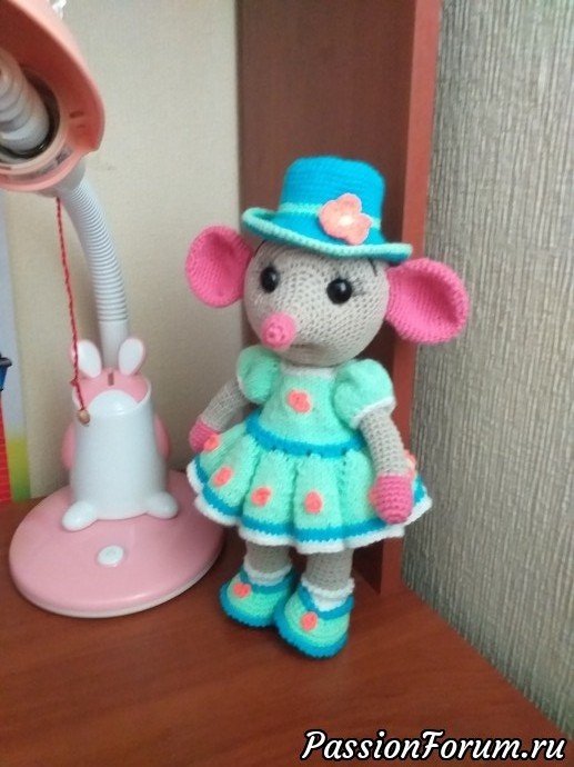 Подсела на игрушки, не могу остановиться, между игрушками вяжу тапочки