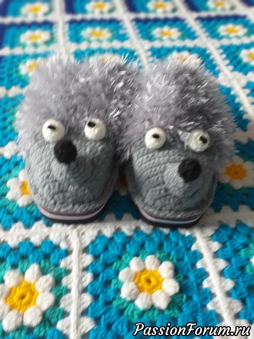 Подсела на игрушки, не могу остановиться, между игрушками вяжу тапочки