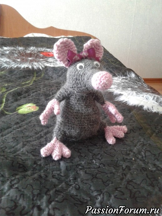 Подсела на игрушки, не могу остановиться, между игрушками вяжу тапочки