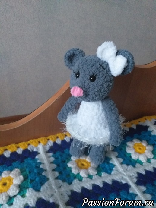 Подсела на игрушки, не могу остановиться, между игрушками вяжу тапочки