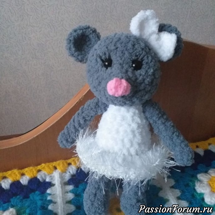 Подсела на игрушки, не могу остановиться, между игрушками вяжу тапочки