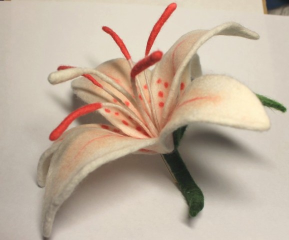 Цветок на каркасе - смешанное валяние