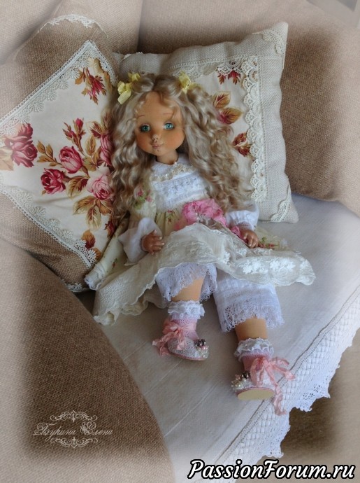Коллекционная текстильная кукла.