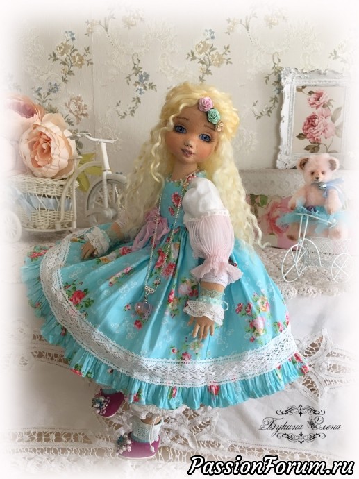 Миля, коллекционная текстильная кукла.