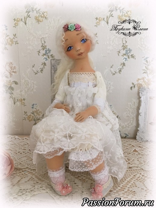Коллекционная полностью текстильная куколка.