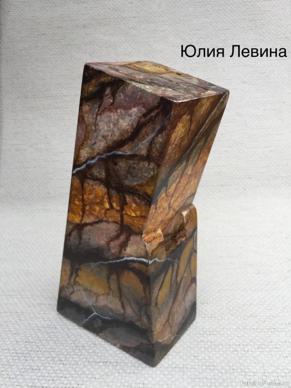 Имитация мрамора продолжается.