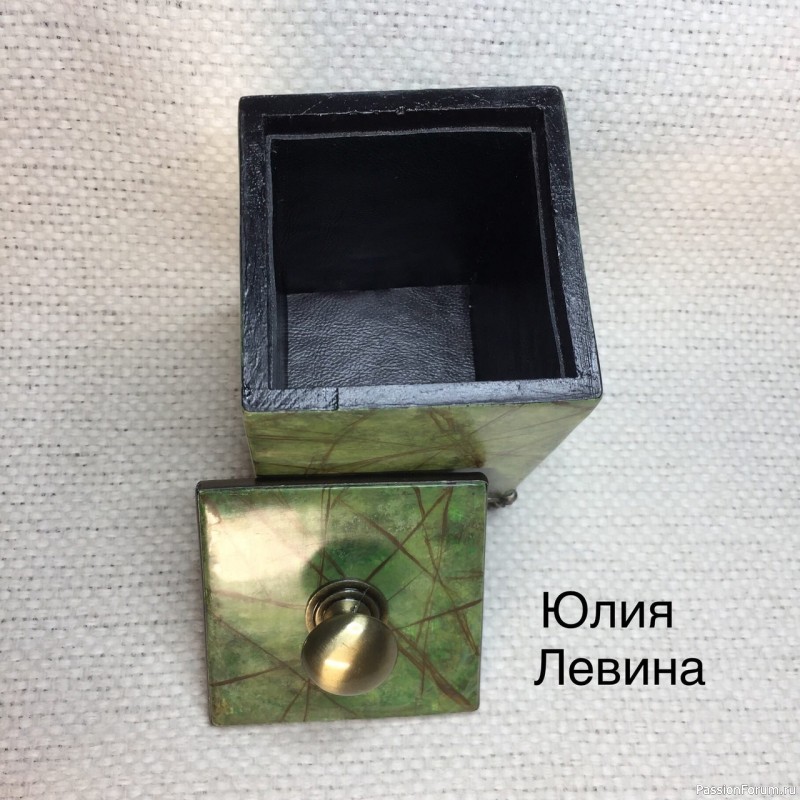 Имитация мрамора продолжается.