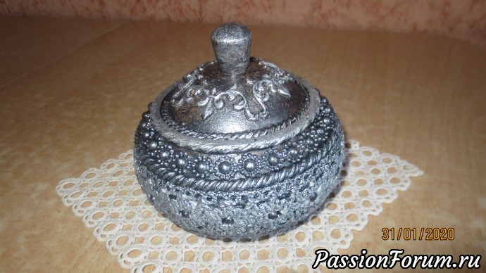 Серебряная шкатулка.
