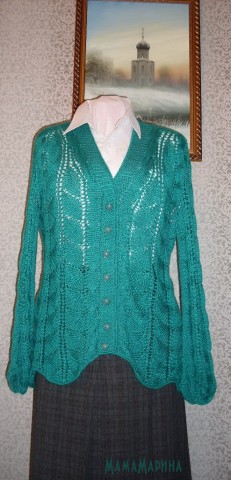 Женский пуловер с листиками