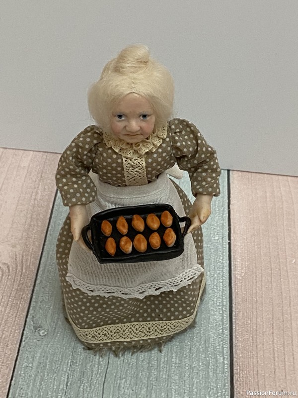 Бабушка и пирожки.