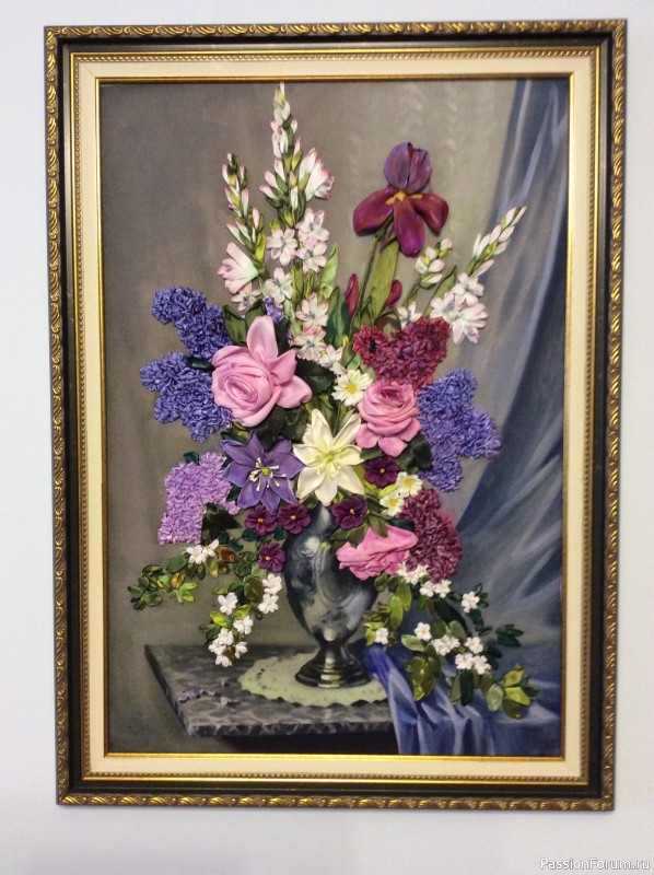 Картина с розами «Букет в вазе» вышивка лентами