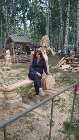 Это я. Пока еще можно посидеть на скамейке. Через неделю все лавочки уедут в парки Города. Это я. Пока еще можно посидеть на скамейке. Через неделю все лавочки уедут в парки Города.