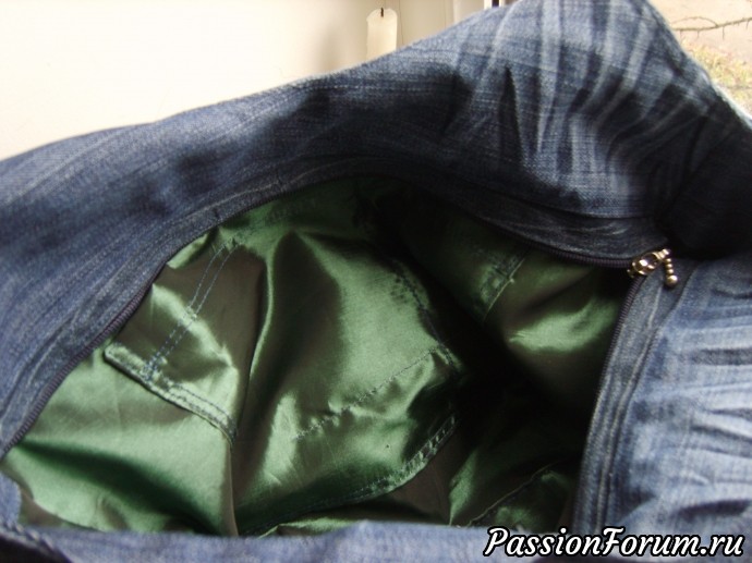 Ещё одна сумка из старых джинсов.