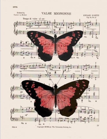 Вот такие очаровательные бабочки на нотах...