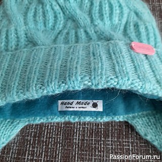 Шапка спицами Cable mint hat.